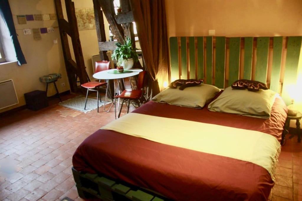 Cosy Apartment By The Magical Marais De Bourges Kültér fotó